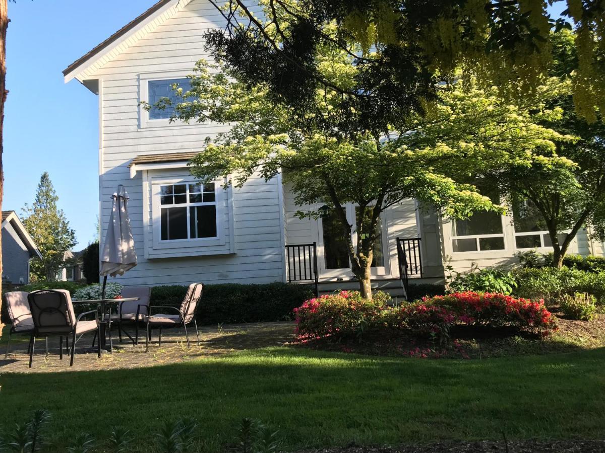 Elegant Vacation House Apartment Surrey Exterior photo